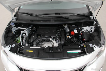 2017款标致4008 1.8T自动豪华（白）