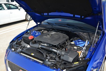 2017款捷豹XE R-SPORT 2.0T自动i4 Ti (200PS)