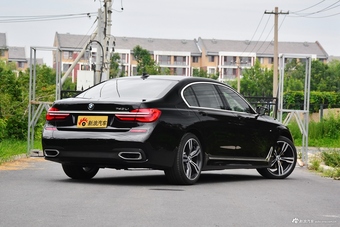 2018款宝马7系740Li 3.0T自动领先型M运动套装