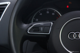 2017款奥迪Q5 2.0T自动40TFSI舒适型 