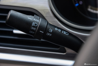 2017款吉利帝豪1.5L手动三厢百万款向上版