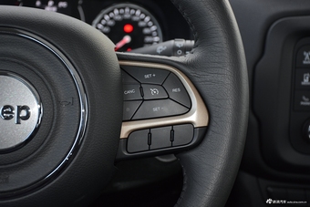 2017款自由侠2.0L自动四驱越能版