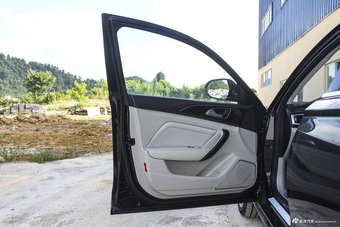 2016款众泰Z700 1.8T自动DCT典雅型