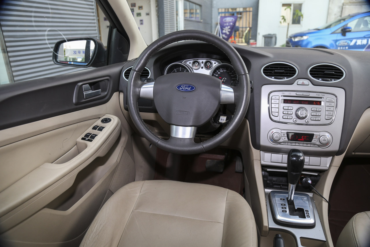 2013款福克斯两厢经典1.8L自动时尚型