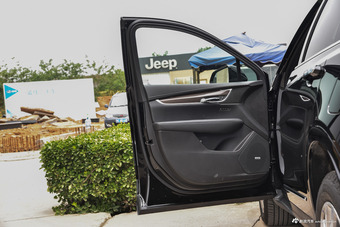 2016款XT5 2.0T自动28T四驱领先型