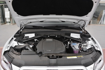 2017款奥迪Q5 Plus 2.0T自动40TFSI进取型