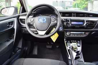 2016款雷凌双擎1.8L自动精英天窗版