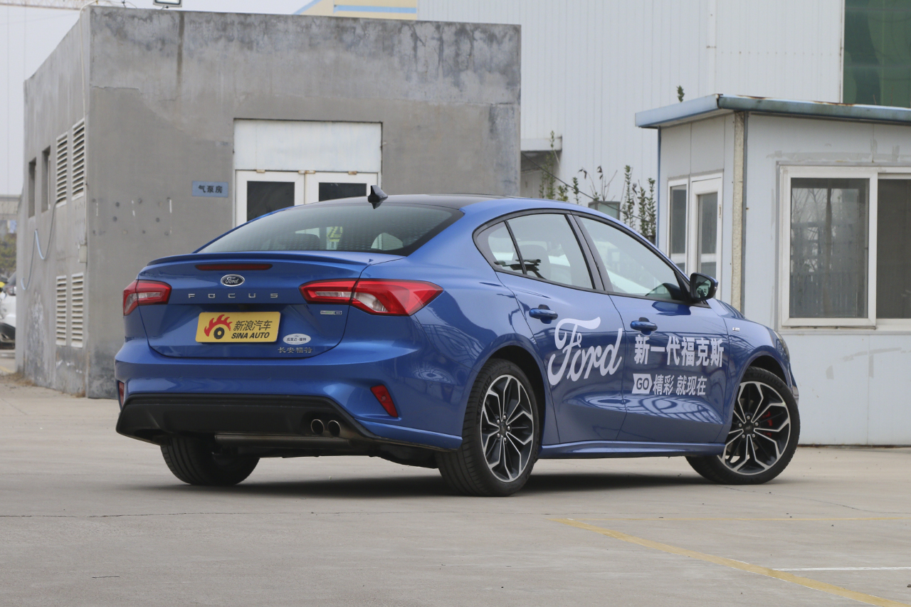 2019款福克斯三厢1.5T自动ST Line EcoBoost 180