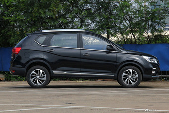 2017款宝骏560律动版1.5T手动尊享型