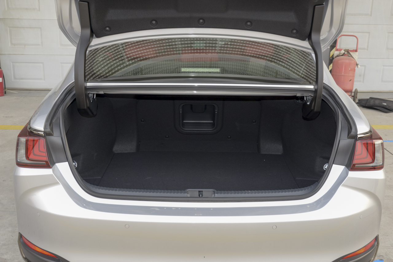 2018款雷克萨斯ES 2.5L自动260 F SPORT