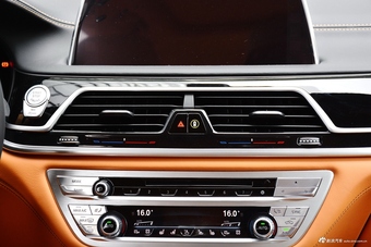 2018款宝马7系740Li 3.0T自动尊享型卓越套装xDrive