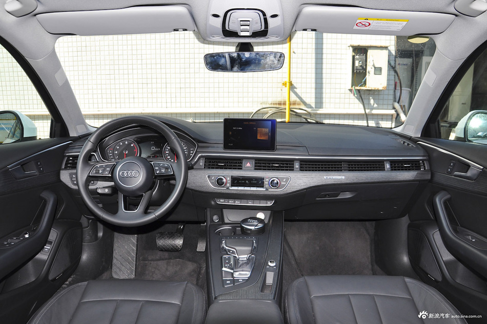 2017款奥迪A4L 2.0T自动45TFSI quattro风尚型