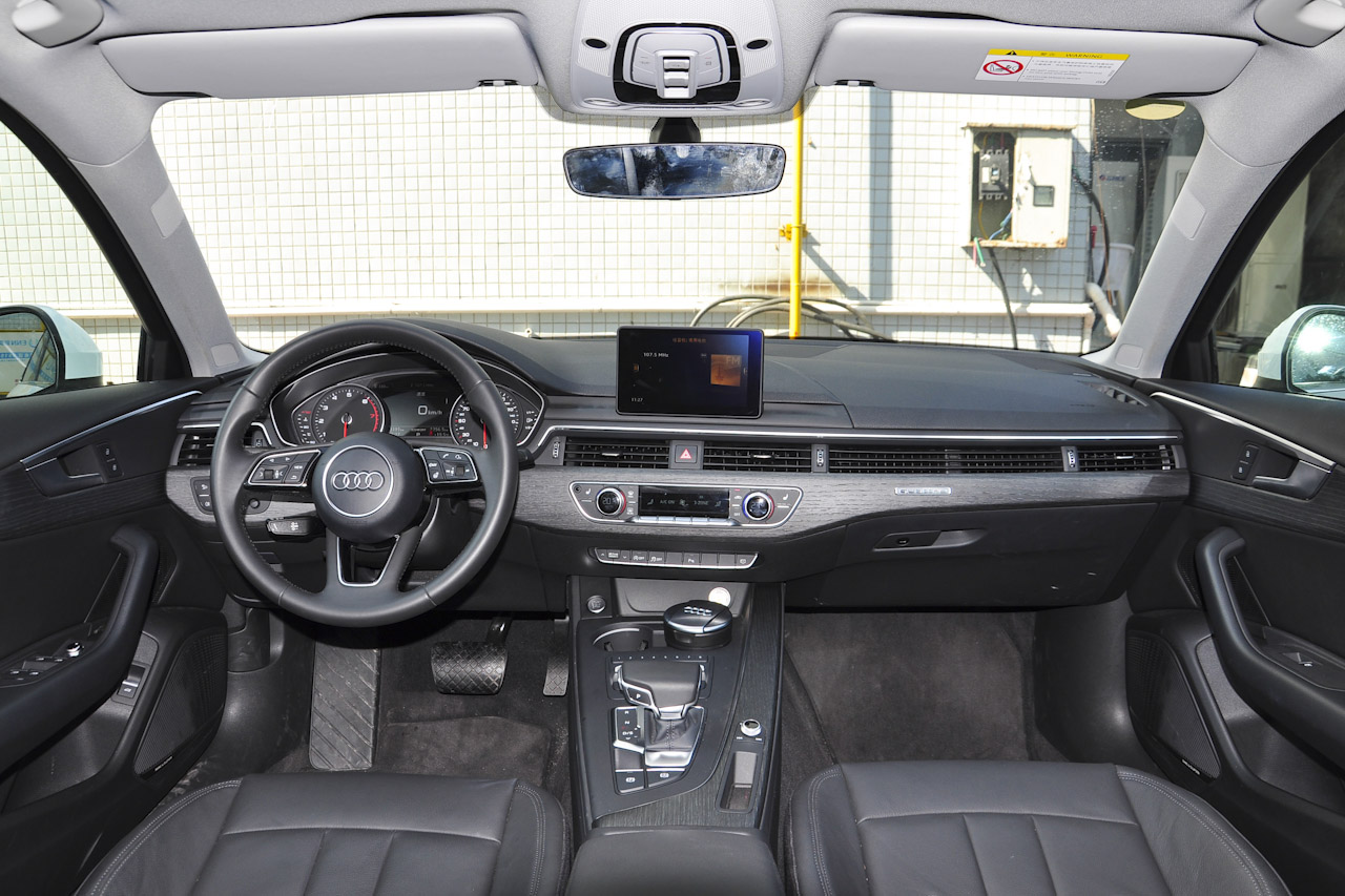 2017款奥迪A4L 2.0T自动45TFSI quattro风尚型