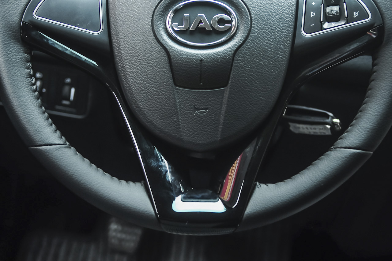 2015款帅铃T6 2.8T手动柴油进取型长轴HFC4DA1-2C