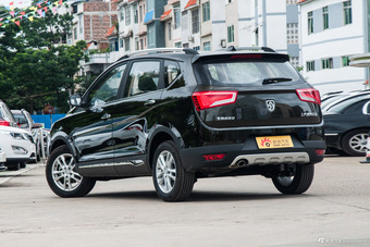 2015款 宝骏560 1.8L手动精英型