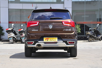 2016款 宝骏560 1.8L手动豪华型 大地棕