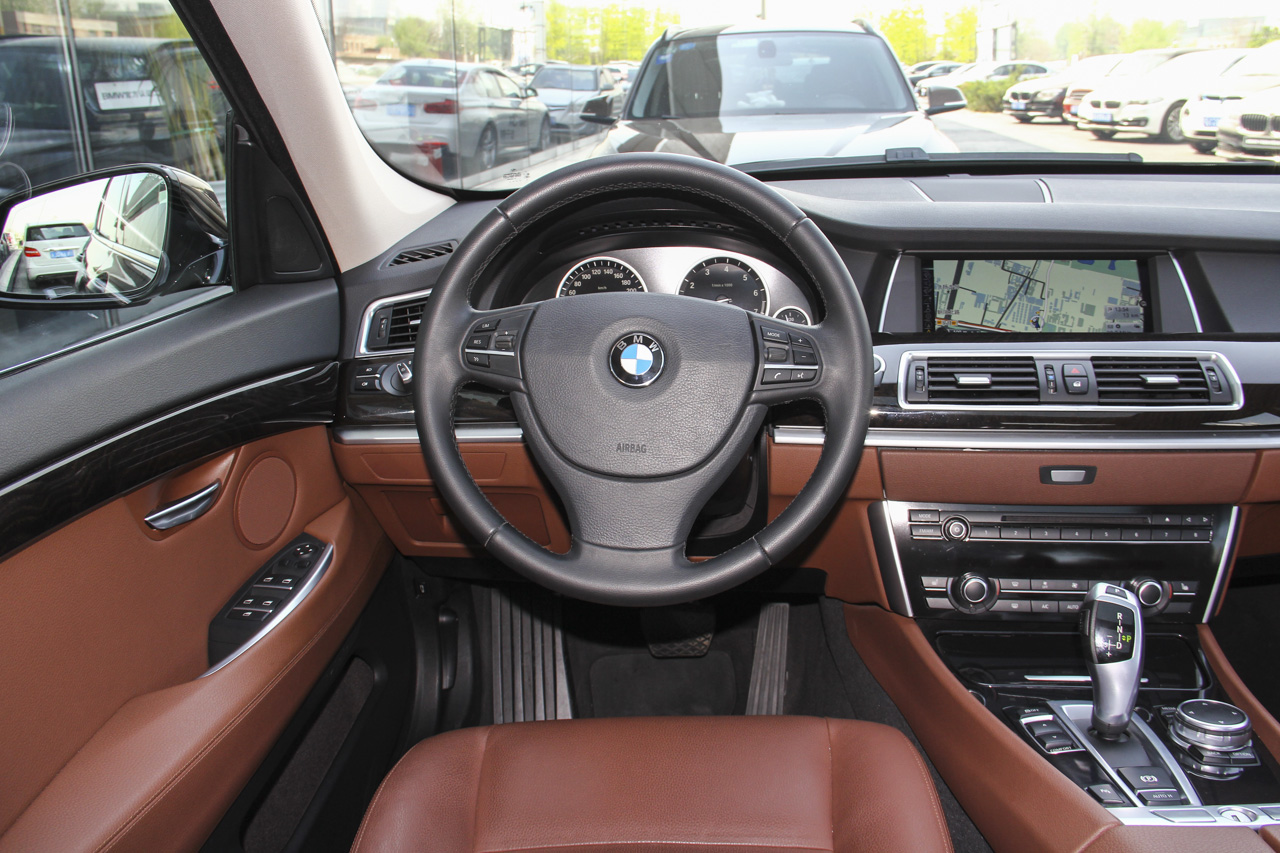 2015款宝马5系GT 2.0T自动528i领先型