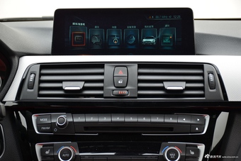 2017款宝马3系2.0T自动M运动型330i（白）