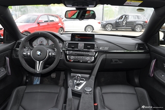 2018款宝马M4 3.0T自动敞篷轿跑车车迷限量版图片