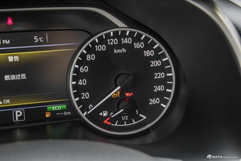 2017款楼兰2.5L自动S/C XE HEV混动四驱尊尚版