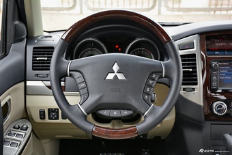 2016款帕杰罗V97 3.8L V6 GLS中东版