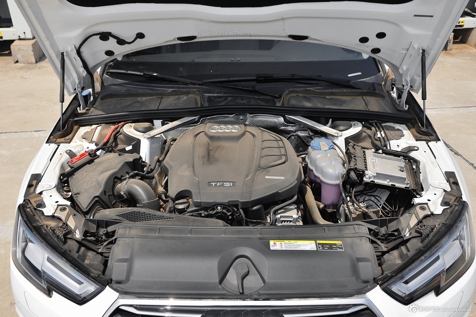 2017款奥迪A4L Plus 2.0T自动40TFSI风尚型