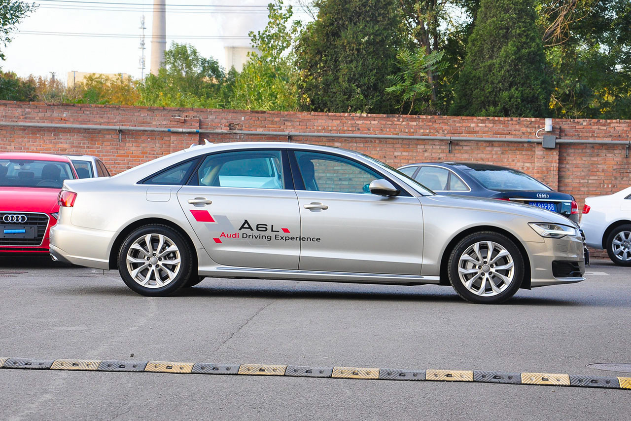 2017款奥迪A6L 3.0T自动45TFSI quattro运动型