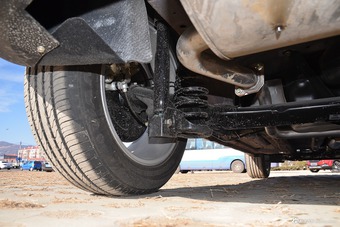 2017款奔腾X40 1.6L自动