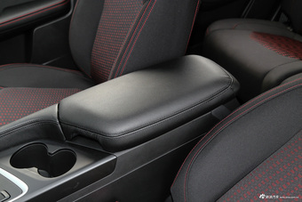 2017款宝骏560 1.5T 手动舒适型7座 