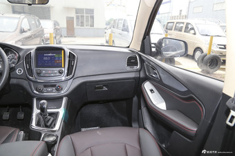 2016款 宝骏560 1.5T手动豪华型