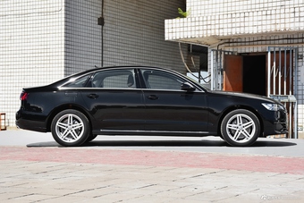 2018款奥迪A6L 2.0T自动30周年年型 35 TFSI 时尚型