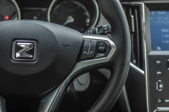 2016款众泰SR7 1.5T自动魔方之心版