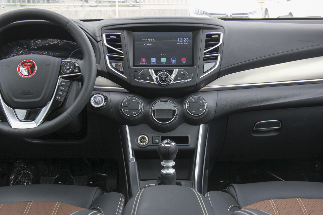 2018款比亚迪宋1.5TID手动智联尊享型