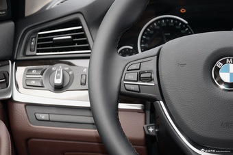 2017款宝马5系2.0T自动528Li 领先型