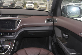 2015款陆风X7 2.0T自动全景旗舰版