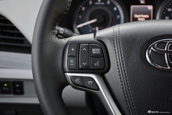 2017款塞纳3.5L自动XLE墨版