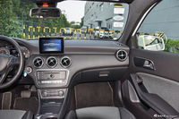 2017款奔驰A级 A200 1.6T自动动感型