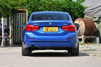 2017款宝马1系118i自动设计套装型