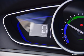 2016款荣威e550 1.5L自动旗舰版