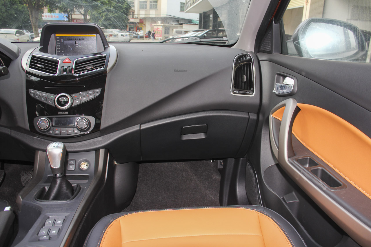 2015款海马S5 1.6L手动智能豪华型