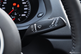 2018款奥迪Q3 30周年年型 30 TFSI风尚型