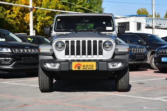 2018款牧马人2.0T自动四门撒哈拉版