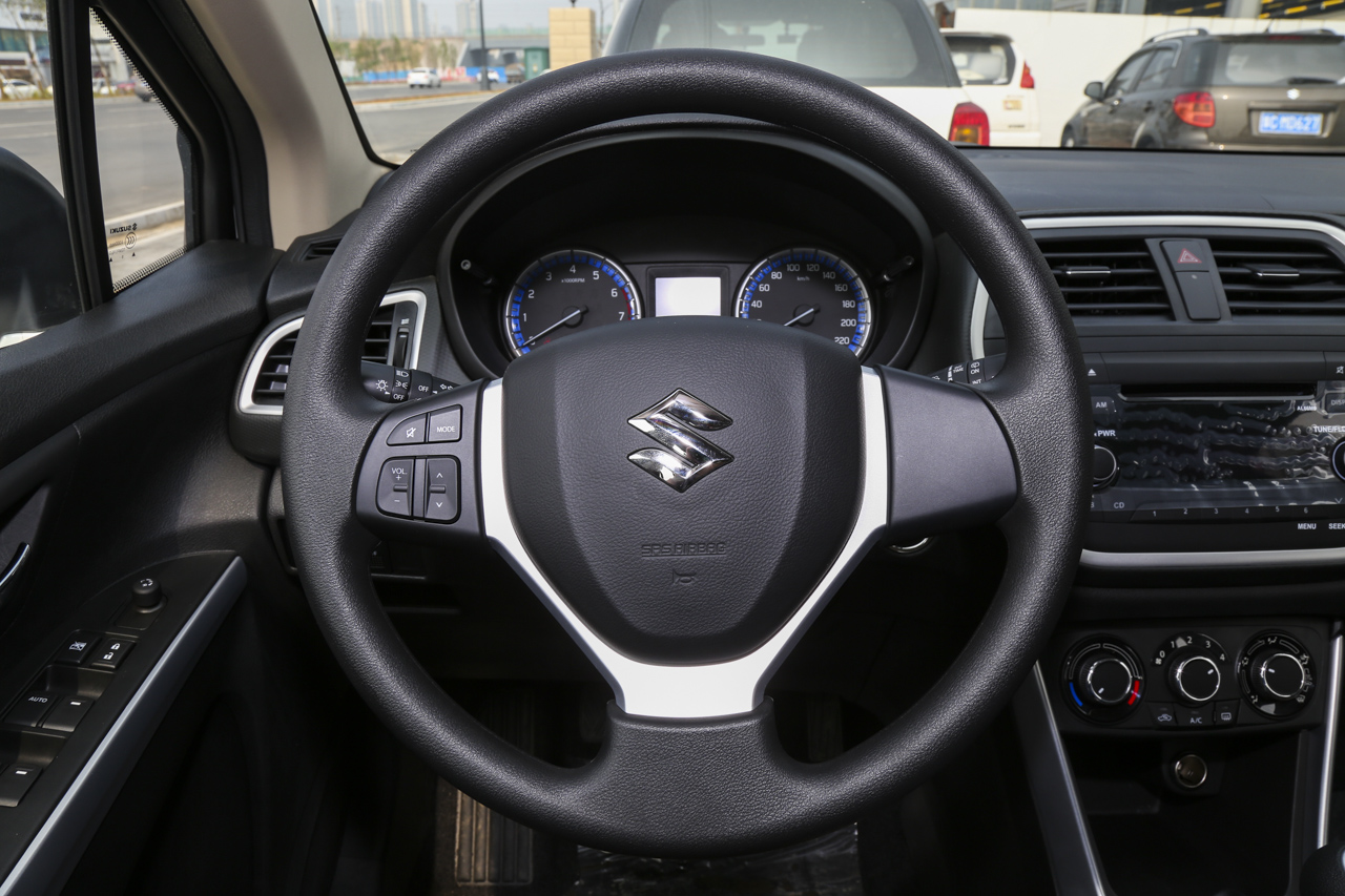 2015款锋驭1.6L手动进取型 珠光白