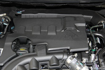 2017款标致4008 1.8T自动豪华（白）