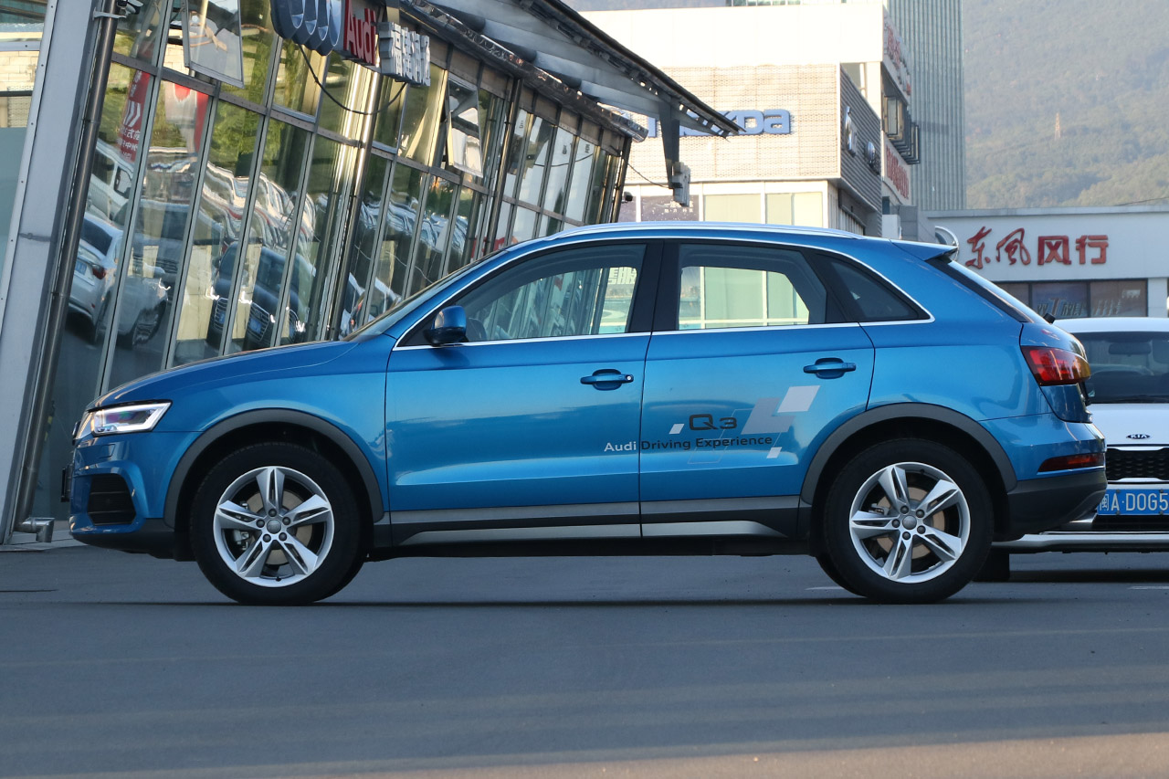 2018款奥迪Q3 30周年年型 35 TFSI时尚型