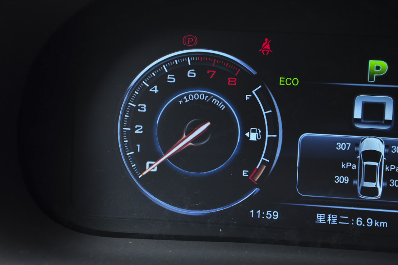 2015款比亚迪唐2.0T自动四驱旗舰型