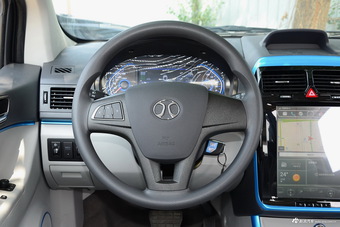 2016款北汽新能源EV160 电动轻秀版