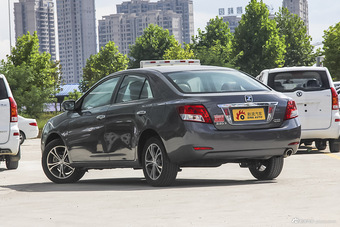 2014款众泰Z300 1.5L手动豪华型