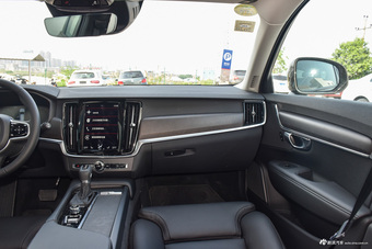 	2017款沃尔沃V90 Cross Country 2.0T自动T5 AWD智远版