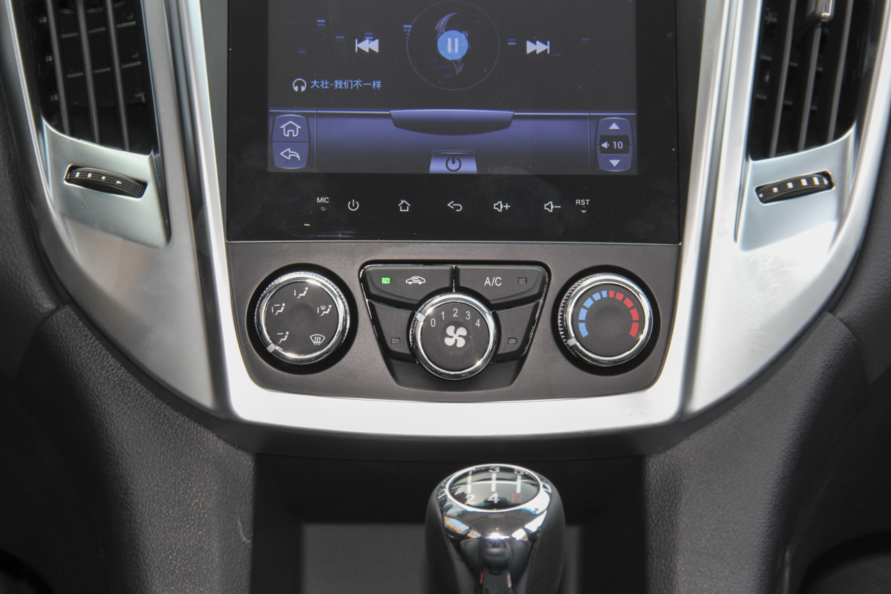 2017款域虎7 2.4T手动柴油两驱豪华版JX4D24A5L